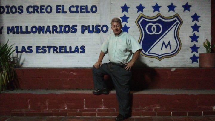 El padre Gonzalo Solano Rincón, entre Dios y su pasión por Millonarios