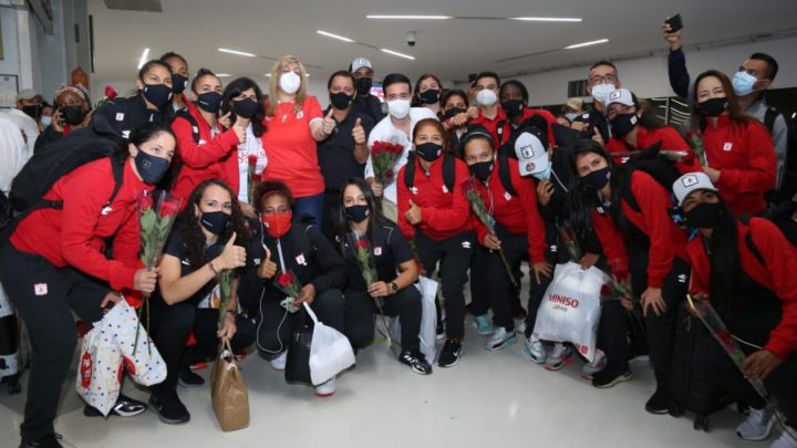 Gobernadora del Valle recibió a las subcampeonas de Copa Libertadores  2020