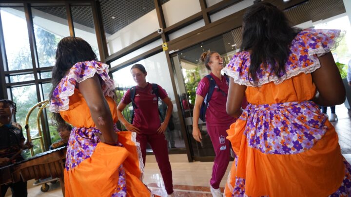 Salsa y folclor alegran llegada a Cali de las selecciones que disputarán la Copa Mundial Femenina Sub-20